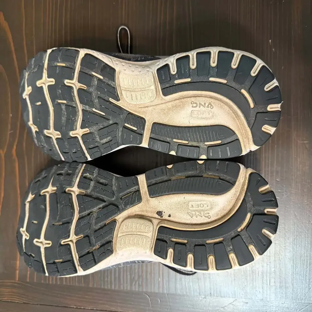 Brooks inner signs